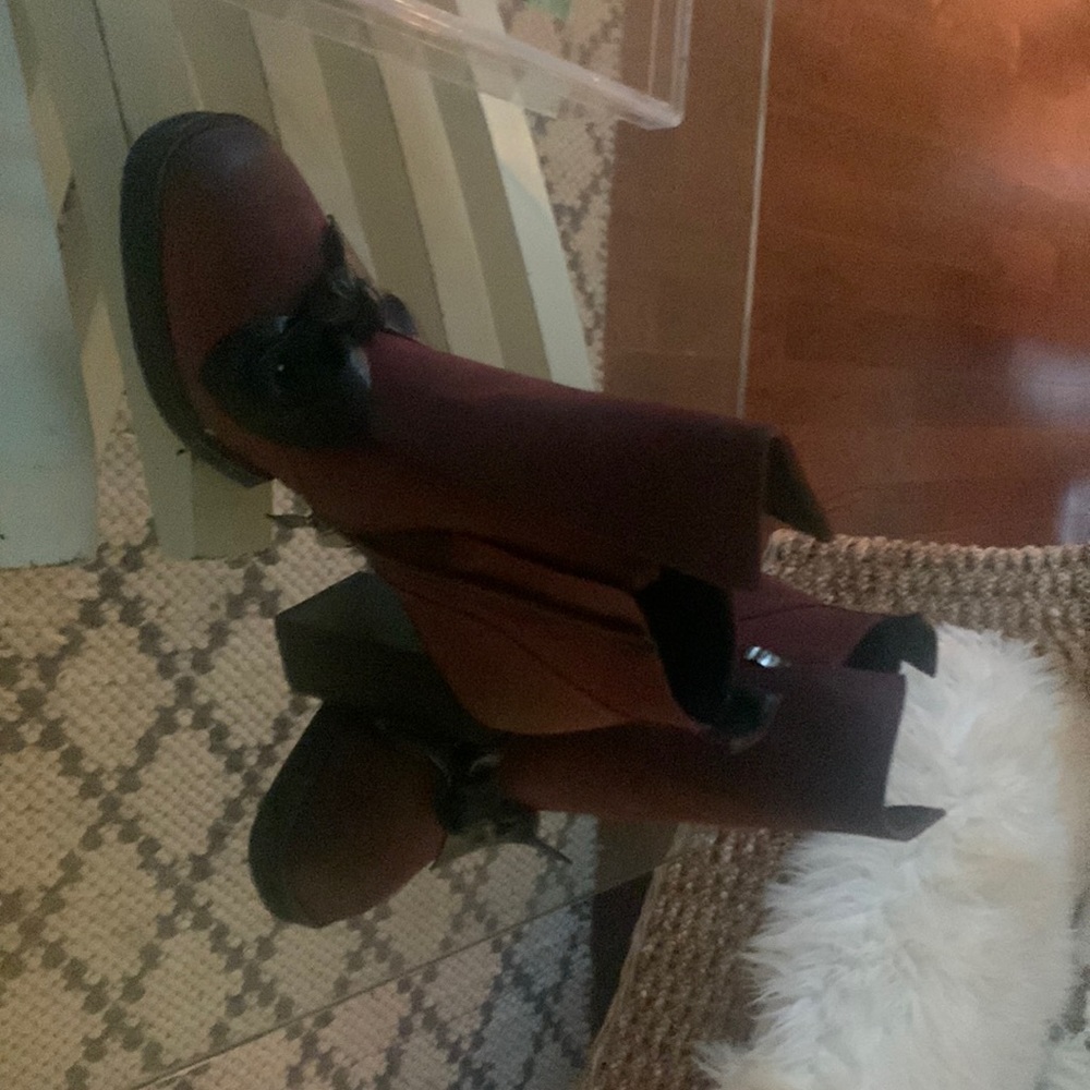 Funky vegan boot never worn